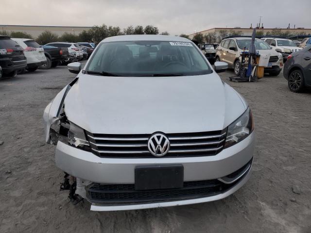 Photo 5 from auction – 2015 VOLKSWAGEN PASSAT S with VIN 1VWAT7A30FC042184