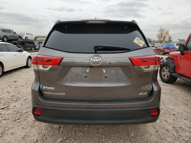 Photo 6 from auction – 2018 TOYOTA HIGHLANDER with VIN 5TDKZRFH1JS549589