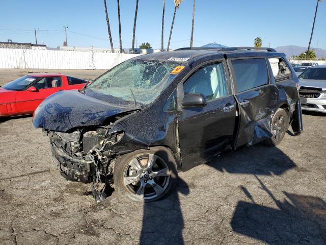 TOYOTA SIENNA SE 2018 with VIN 5TDXZ3DC4JS952833 - Photo from auction