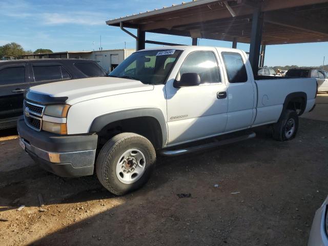 CHEVROLET SILVERADO 2006 with VIN 1GCHC29U46E274051 - Photo from auction