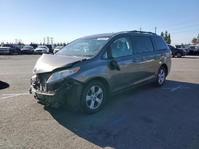 Photo 1 from auction – 2015 TOYOTA SIENNA LE with VIN 5TDKK3DC5FS579808
