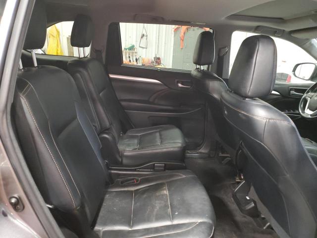 Photo 11 from auction – 2018 TOYOTA HIGHLANDER with VIN 5TDJZRFH5JS818074