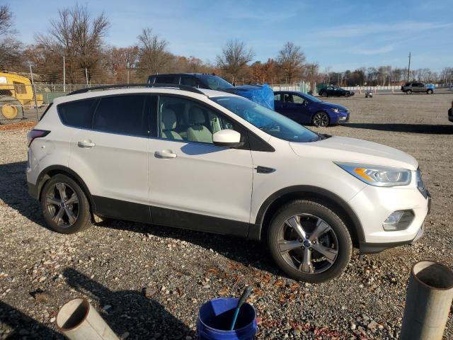 Photo 4 from auction – 2017 FORD ESCAPE SE with VIN 1FMCU9GD9HUC73582