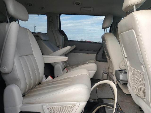 Photo 11 from auction – 2010 CHRYSLER TOWN & COU with VIN 2A4RR5D17AR120845