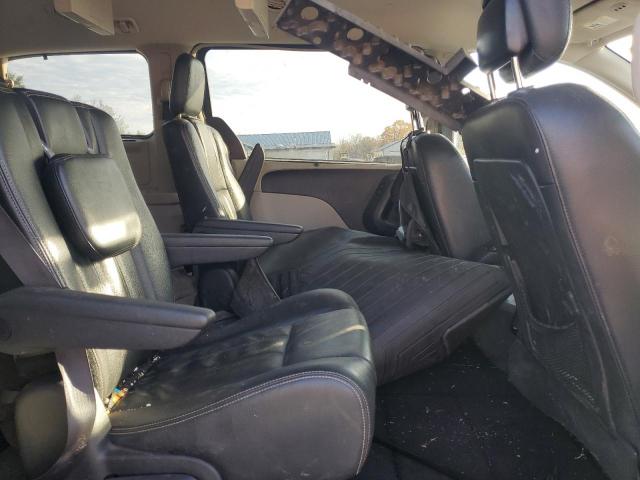 Photo 11 from auction – 2015 CHRYSLER TOWN & COU with VIN 2C4RC1BG6FR743632