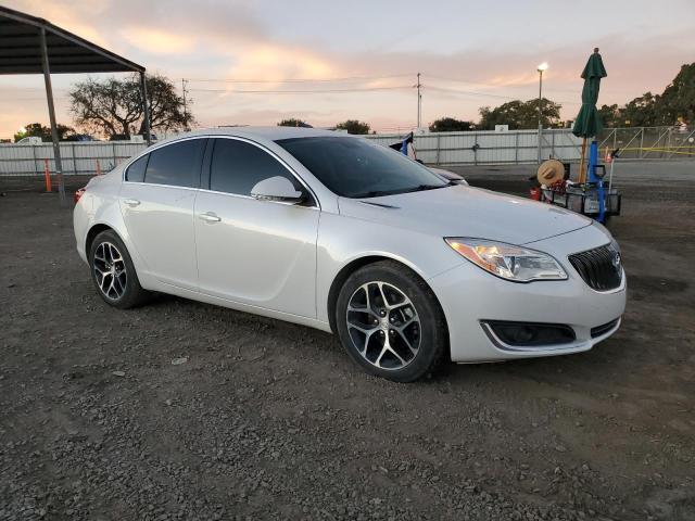 Photo 4 from auction – 2017 BUICK REGAL SPOR with VIN 2G4GL5EX1H9153296