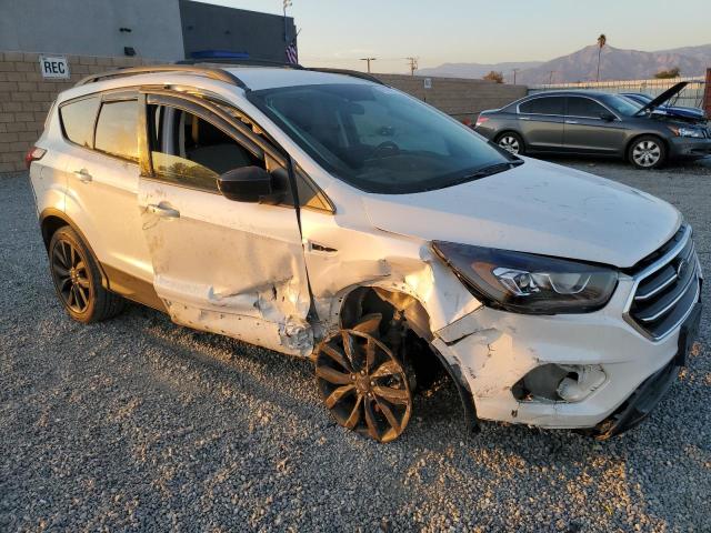 Photo 4 from auction – 2019 FORD ESCAPE SE with VIN 1FMCU9GDXKUB06526