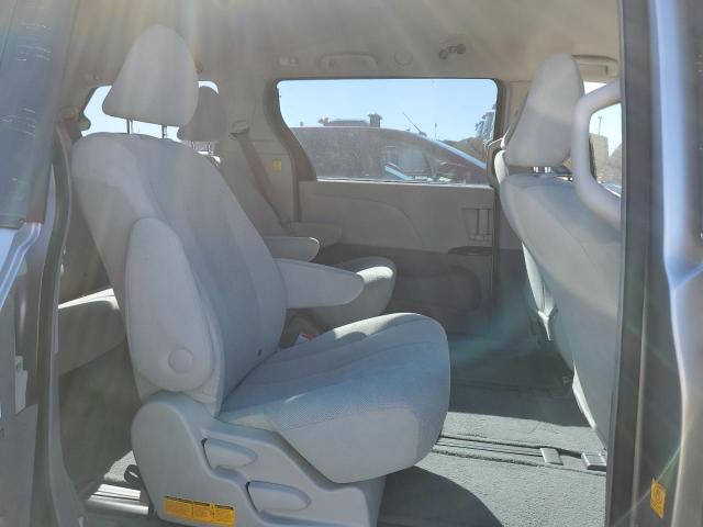 Photo 11 from auction – 2011 TOYOTA SIENNA with VIN 5TDZK3DC9BS029505