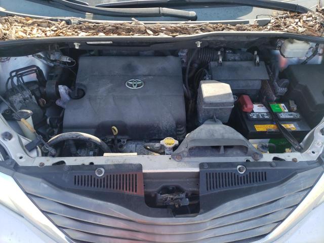 Photo 12 from auction – 2013 TOYOTA SIENNA XLE with VIN 5TDYK3DC2DS400440