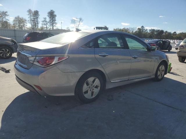 Photo 3 from auction – 2012 HYUNDAI SONATA HYB with VIN KMHEC4A43CA045546