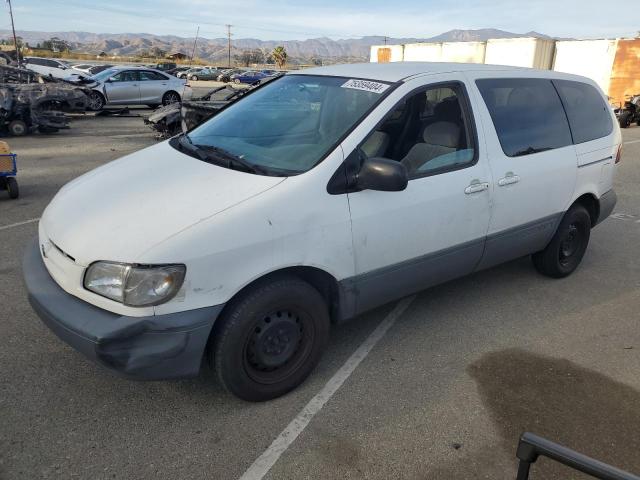 TOYOTA SIENNA LE 1998 with VIN 4T3ZF13C6WU074089 - Photo from auction