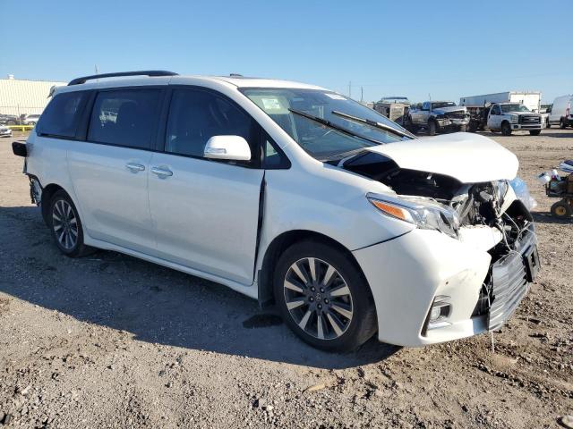 Photo 4 from auction – 2018 TOYOTA SIENNA XLE with VIN 5TDYZ3DC2JS959994
