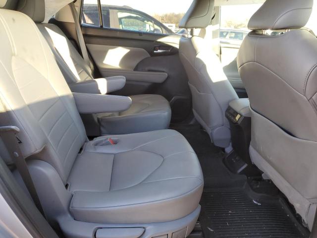Photo 11 from auction – 2022 TOYOTA HIGHLANDER with VIN 5TDGZRBH9NS164041