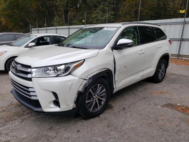 TOYOTA HIGHLANDER 2018 with VIN 5TDKZRFH8JS542364 - Photo from auction
