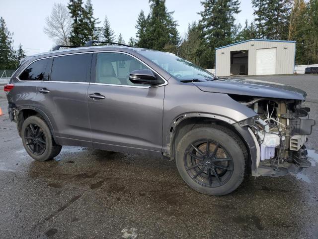Photo 4 from auction – 2017 TOYOTA HIGHLANDER with VIN 5TDDZRFHXHS464947