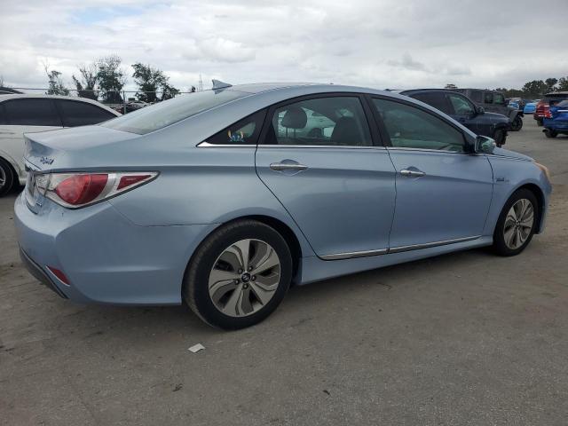 Photo 3 from auction – 2013 HYUNDAI SONATA HYB with VIN KMHEC4A48DA079998