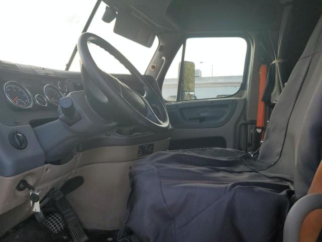 Photo 7 from auction – 2018 FREIGHTLINER CASCADIA 1 with VIN 3AKJGHDV5JSJV6360