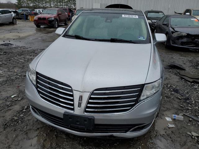 Photo 5 from auction – 2019 LINCOLN MKT with VIN 2LMHJ5AT0KBL02721