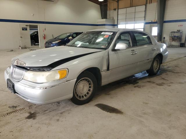 LINCOLN TOWN CAR E 2001 with VIN 1LNHM81W61Y648109 - Photo from auction