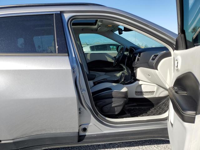 Photo 13 from auction – 2019 JEEP COMPASS LA with VIN 3C4NJCBB8KT614772