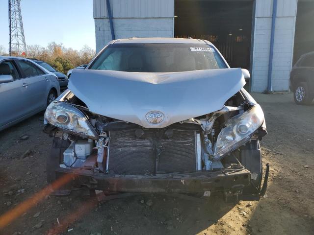 Photo 5 from auction – 2017 TOYOTA SIENNA XLE with VIN 5TDYZ3DC9HS856145