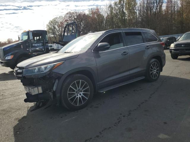 TOYOTA HIGHLANDER 2018 with VIN 5TDJZRFH8JS491119 - Photo from auction