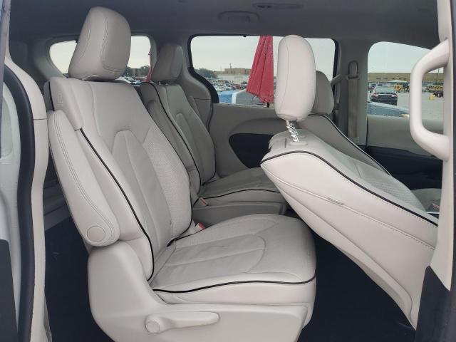 Photo 11 from auction – 2018 CHRYSLER PACIFICA H with VIN 2C4RC1N77JR105409