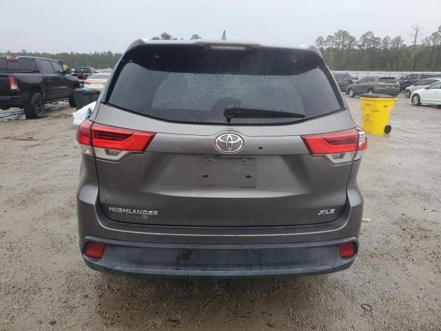 Photo 6 from auction – 2018 TOYOTA HIGHLANDER with VIN 5TDKZRFH5JS540491