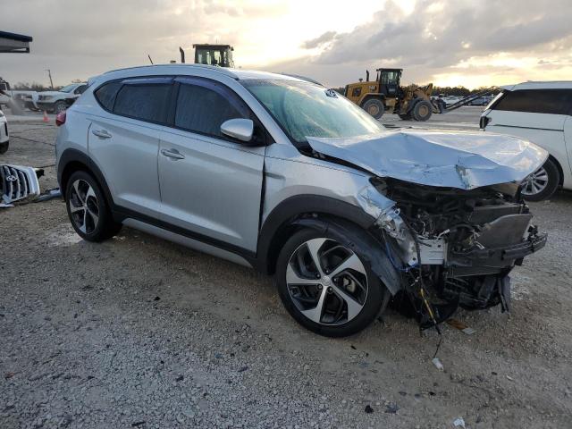 Photo 4 from auction – 2017 HYUNDAI TUCSON LIM with VIN KM8J33A29HU516211