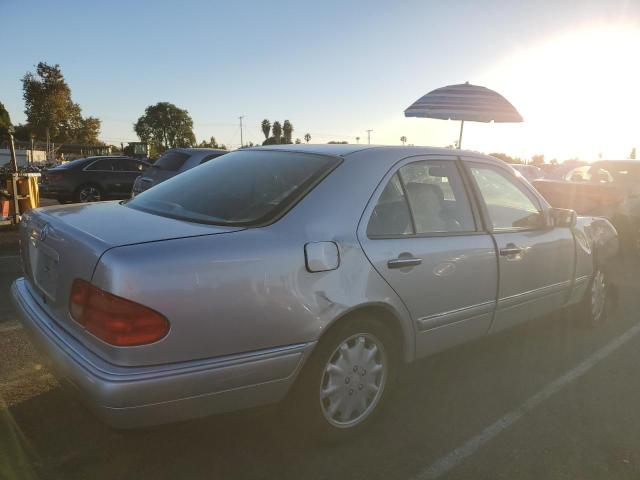 Photo 3 from auction – 1999 MERCEDES-BENZ E 320 with VIN WDBJF65H8XA734585