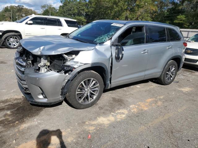 TOYOTA HIGHLANDER 2018 with VIN 5TDKZRFH8JS283388 - Photo from auction