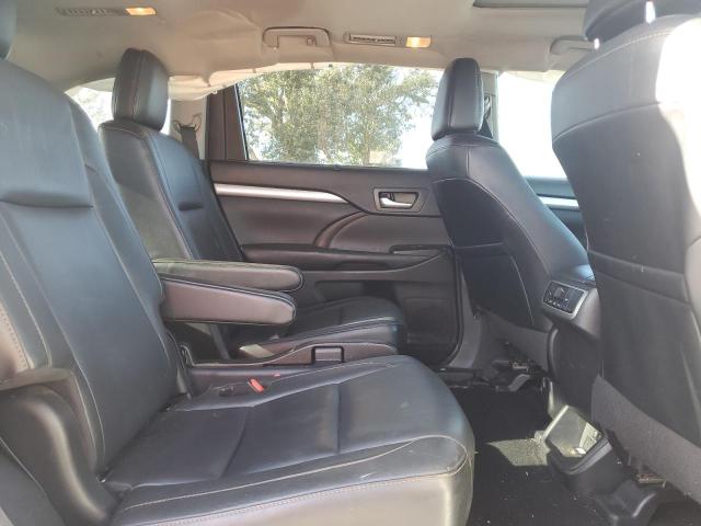 Photo 11 from auction – 2018 TOYOTA HIGHLANDER with VIN 5TDJZRFH6JS545503