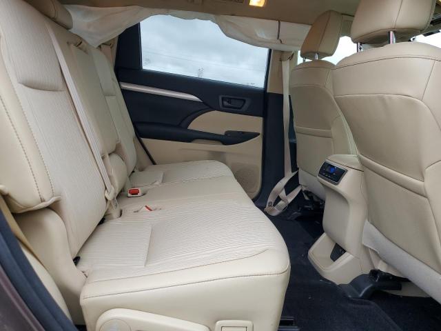 Снимка 11 от търг – 2018 TOYOTA HIGHLANDER с VIN 5TDBZRFH6JS812871