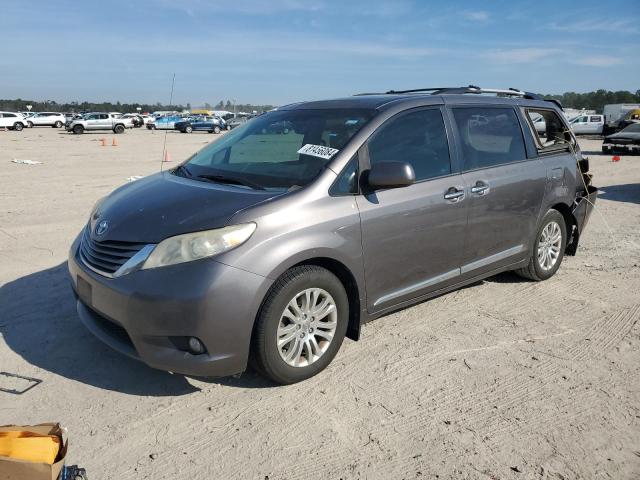 Photo 1 from auction – 2013 TOYOTA SIENNA XLE with VIN 5TDYK3DC0DS324345