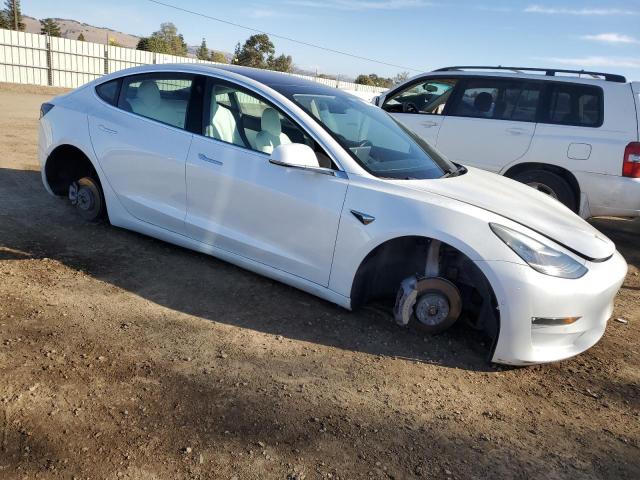 Снимка 4 от търг – 2018 TESLA MODEL 3 с VIN 5YJ3E1EB3JF074949