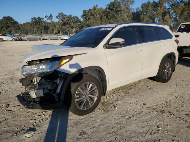 TOYOTA HIGHLANDER 2017 with VIN 5TDJZRFH8HS413885 - Photo from auction
