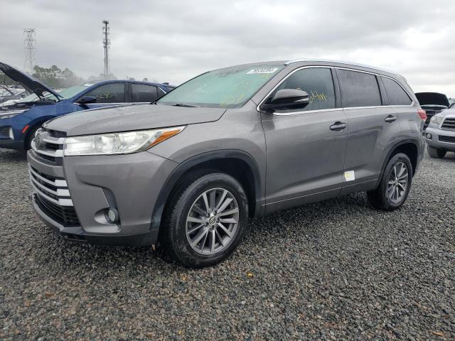 TOYOTA HIGHLANDER 2018 with VIN 5TDKZRFH5JS268069 - Photo from auction