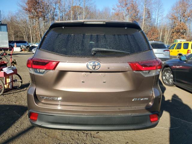 Photo 6 from auction – 2019 TOYOTA HIGHLANDER with VIN 5TDJZRFH9KS937456