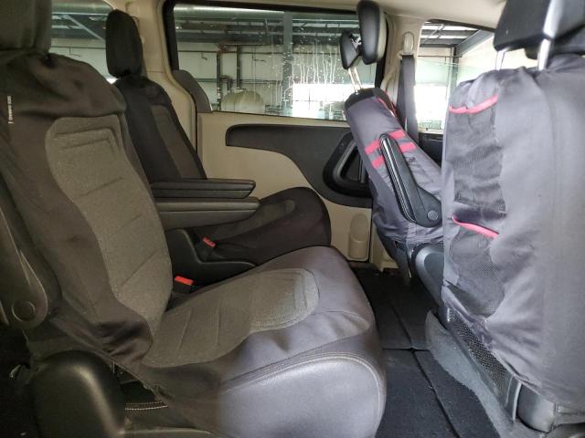 Photo 11 from auction – 2015 CHRYSLER TOWN & COU with VIN 2C4RC1BG2FR588903