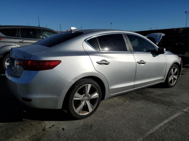Photo 3 from auction – 2013 ACURA ILX 20 PRE with VIN 19VDE1F5XDE018538