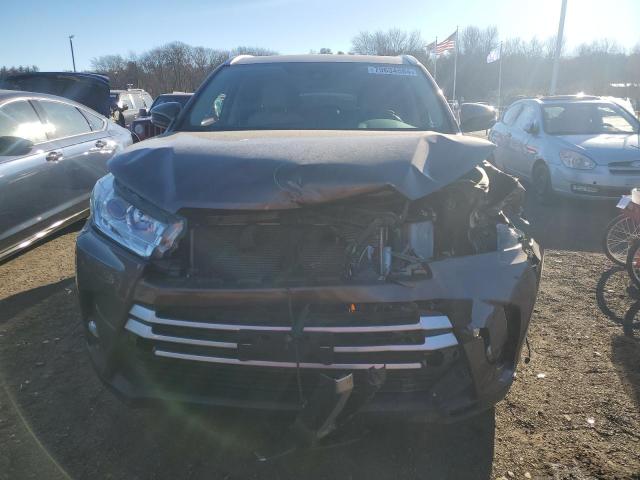 Photo 5 from auction – 2019 TOYOTA HIGHLANDER with VIN 5TDJZRFH9KS937456