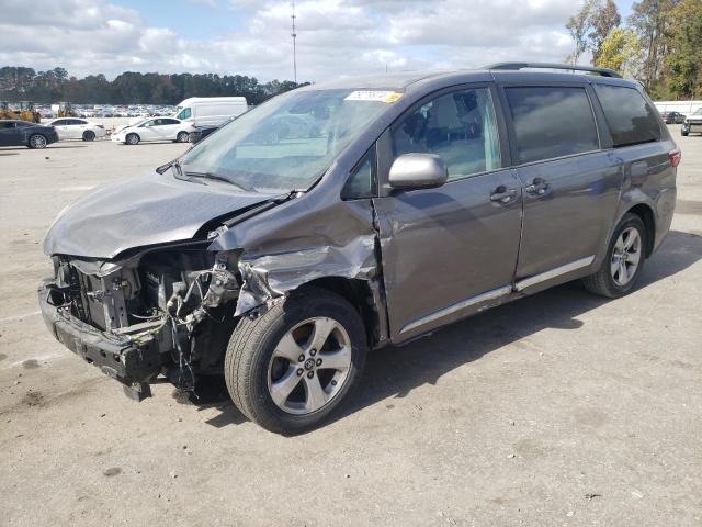 TOYOTA SIENNA LE 2018 with VIN 5TDKZ3DC4JS915680 - Photo from auction