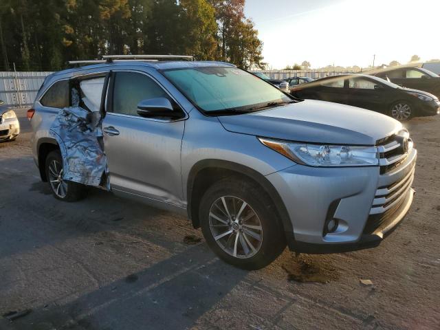 Photo 4 from auction – 2018 TOYOTA HIGHLANDER with VIN 5TDJZRFH9JS540845