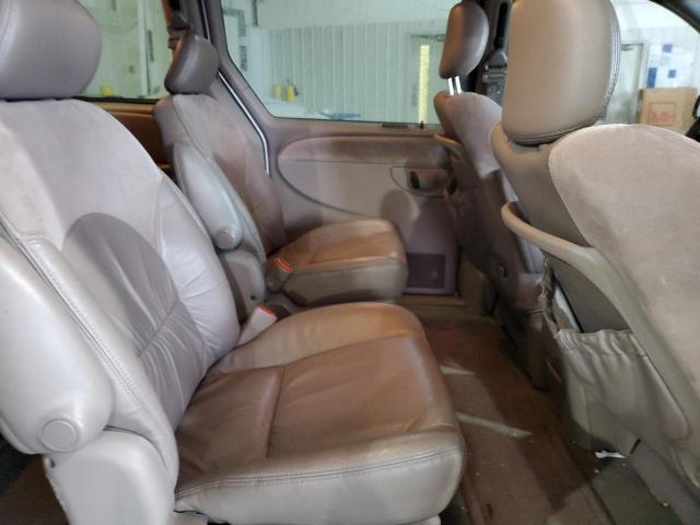 Photo 11 from auction – 2002 CHRYSLER TOWN & COU with VIN 2C8GP64L52R692071