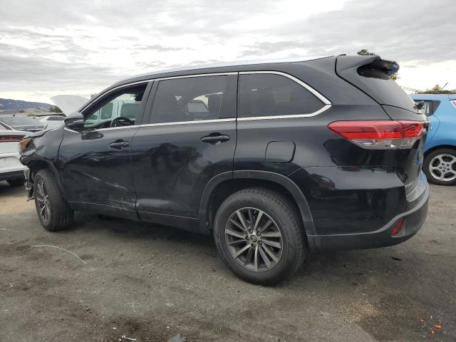 Photo 2 from auction – 2018 TOYOTA HIGHLANDER with VIN 5TDKZRFH6JS258960