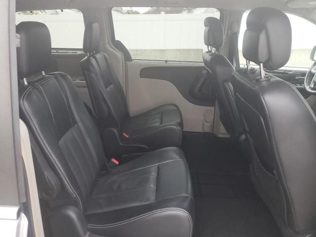 Photo 11 from auction – 2015 CHRYSLER TOWN & COU with VIN 2C4RC1CG8FR525903