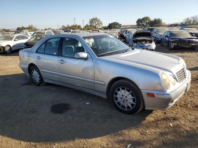 Photo 4 from auction – 2001 MERCEDES-BENZ E 320 with VIN WDBJF65J11B337160