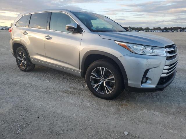 Photo 4 from auction – 2017 TOYOTA HIGHLANDER with VIN 5TDZZRFH4HS194166
