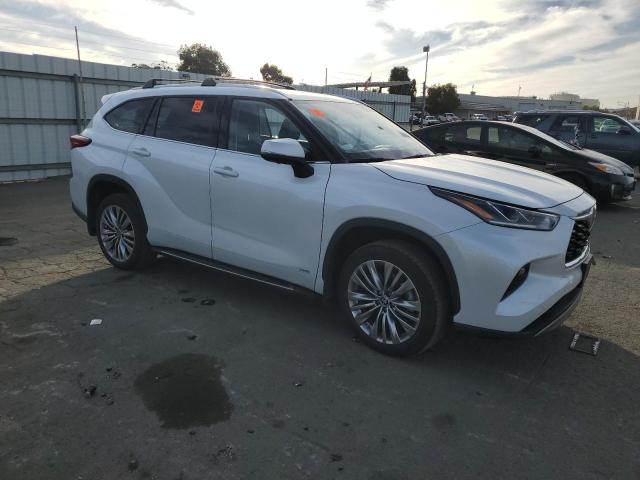 Photo 4 from auction – 2023 TOYOTA HIGHLANDER with VIN 5TDEBRCHXPS598465
