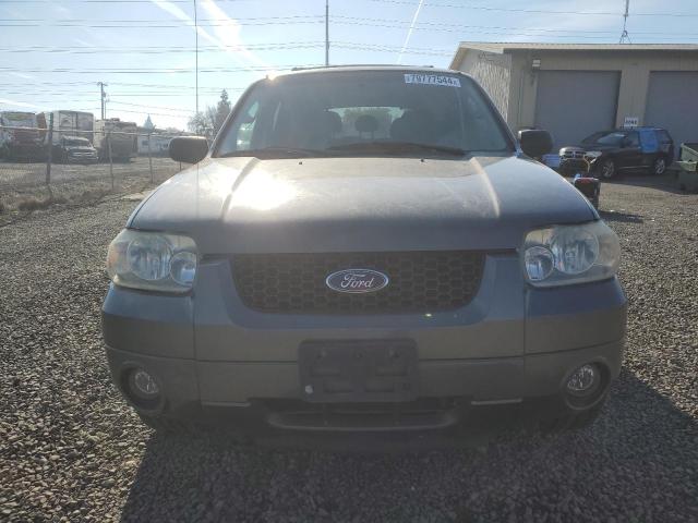 Photo 5 from auction – 2005 FORD ESCAPE LIM with VIN 1FMCU94155KC71569